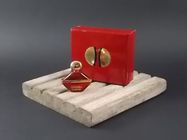 Miniature SAMSARA Parfum 2 ml dans sa boite coffret. Lancé en 1989, par Guerlain