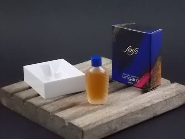 Senso, miniature Eau de Parfum de 3 ml. Lancé en 1987. De la maison Ungaro Paris