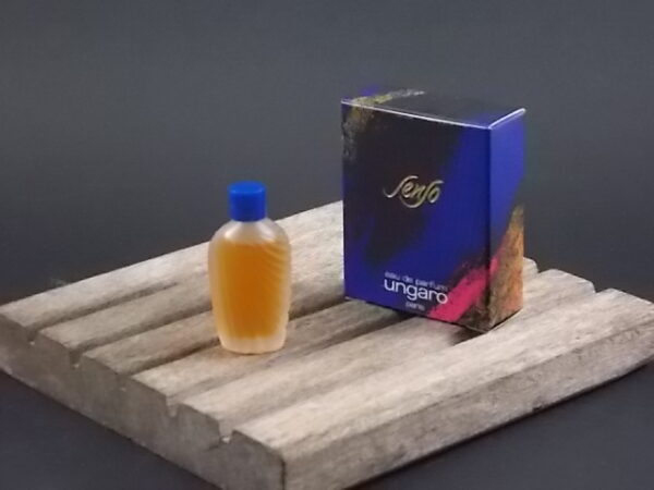Senso, miniature Eau de Parfum de 3 ml. Lancé en 1987. De la maison Ungaro Paris