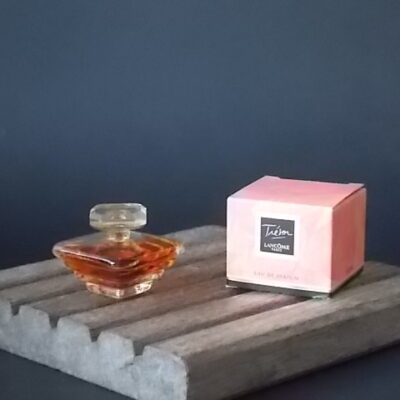 Trésor miniature EdP 7,5 ml, avec sa boite. Créé en 1952, revisité en 1990. De la maison Lancôme.