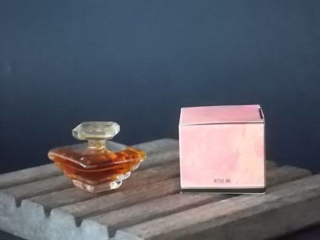 Trésor miniature EdP 7,5 ml, avec sa boite. Créé en 1952, revisité en 1990. De la maison Lancôme.