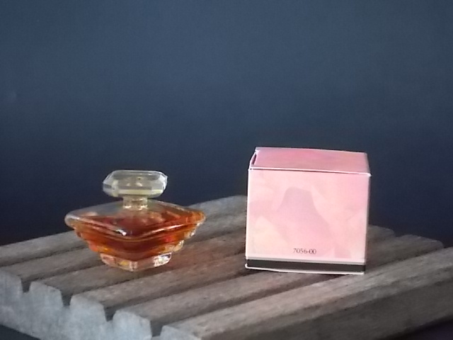 Trésor miniature EdP 7,5 ml, avec sa boite. Créé en 1952, revisité en 1990. De la maison Lancôme.