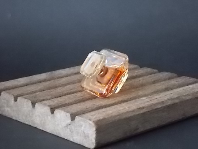 Trésor miniature EdP 7,5 ml, avec sa boite. Créé en 1952, revisité en 1990. De la maison Lancôme.