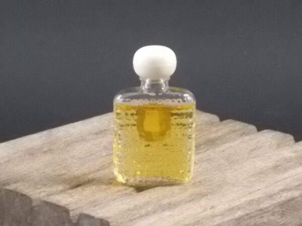 Trussardi, miniature EdT 6 ml, sans boite. Parfum crée en 1984. De la maison Nicola Trussardi.