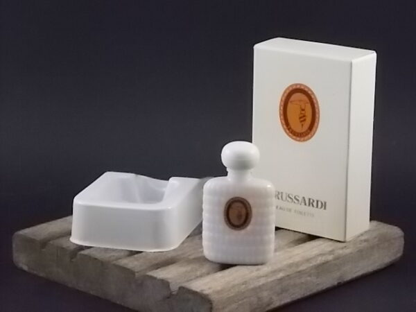 Trussardi, miniature EdT 6 ml, avec sa boite. Parfum crée en 1982. De la maison Nicola Trussardi.