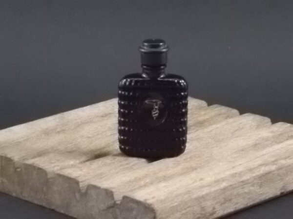 Trussardi Uomo, miniature EdT Homme 6 ml, sans boite. Parfum crée en 1983. De la maison Nicola Trussardi.