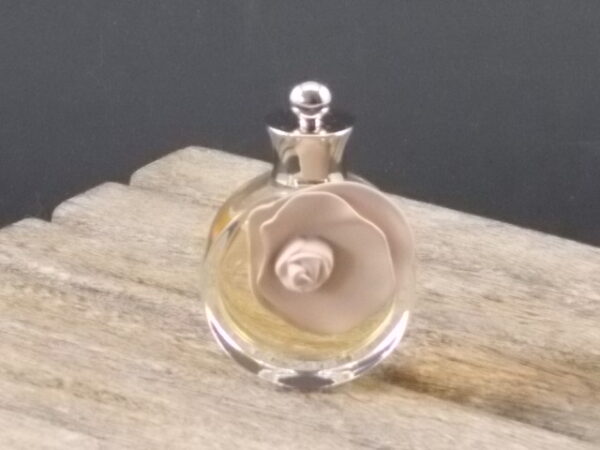 Valentina, miniature EdP 4 ml avec sa boite. Parfum créé en 2011. De la maison Valentino.