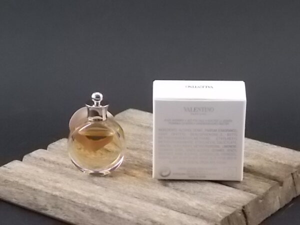 Valentina, miniature EdP 4 ml avec sa boite. Parfum créé en 2011. De la maison Valentino.