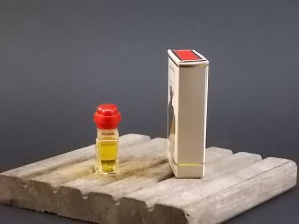Via Condotti, miniature d' Eau de Toilette 5 ml avec sa boite. Lancé en 1985. De la maison Lancetti Roma.