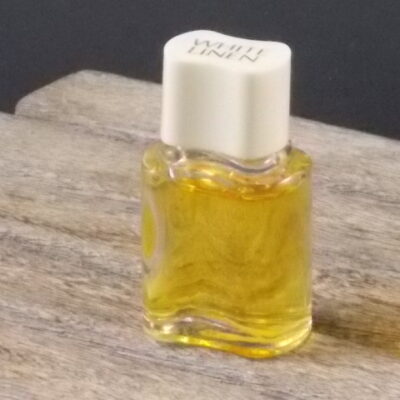 White Linen, miniature EdP 4 ml, sans boite. Parfum créé en 1978. De la maison Estée Lauder