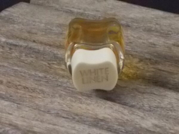 White Linen, miniature EdP 4 ml, sans boite. Parfum créé en 1978. De la maison Estée Lauder