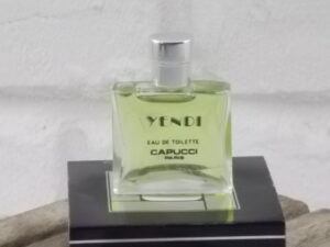 Yendi, miniature d' Eau de Toilette 5 ml avec sa boite. Lancé en 1974. De la maison Capucci Paris.