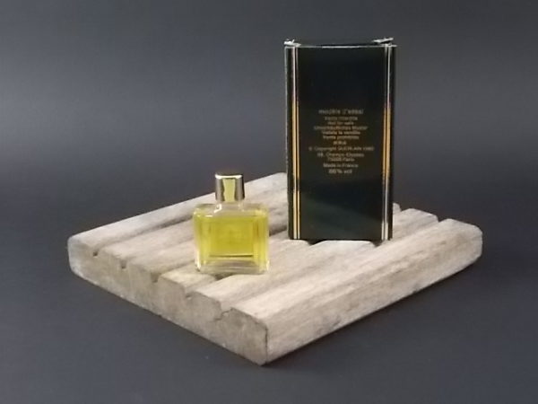 Miniature Vétiver Eau de Toilette pour Homme. Lancé en 1959 par Guerlain.