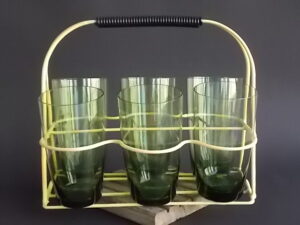 Panier en fil de métal enrobé de plastique Crème et de 6 verres à Orangeade, en verre teinté Vert. Des années 60.