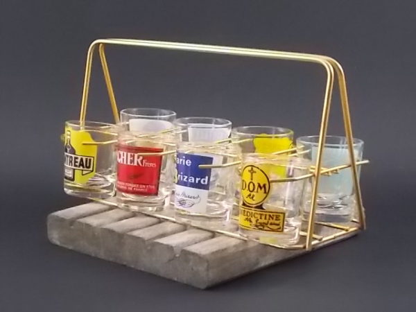 Panier verre à liqueur, 8 verres publicitaires. Support en métal doré. Année 60. De la Manufacture VMC Reims.