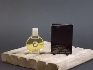 Paradoxe, miniature d' Eau de Parfum 4 ml avec sa boite. Lancé en 1983. De la maison Pierre Cardin Paris.