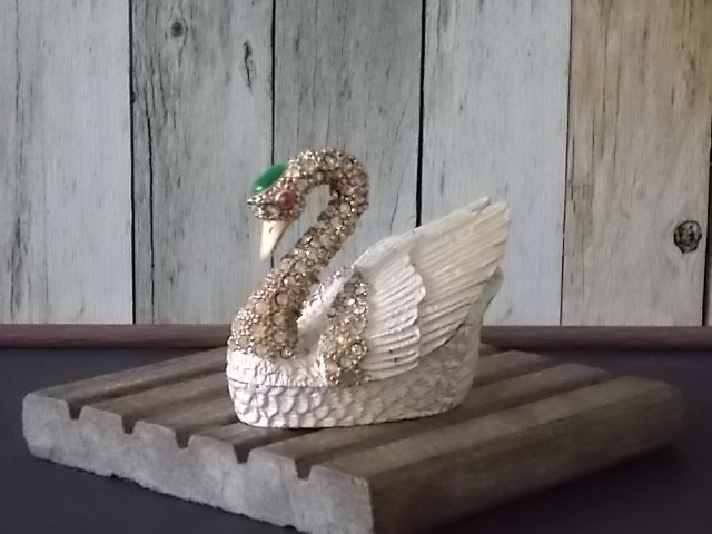 Petite boite "Cygne" en métal émaillé