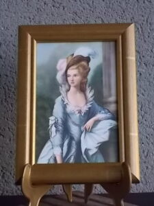 Petit cadre "Mme Marie Graham" de Gainsborough, reproduction impression sur soie sous vitre. Cadre en MDF bois Doré patiné Noir.