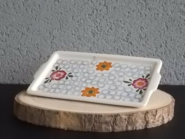 Petit plateau "Bénédicte", en faience Ivoire, à motif floral peint à la main. De la Manufacture de Sarreguemines