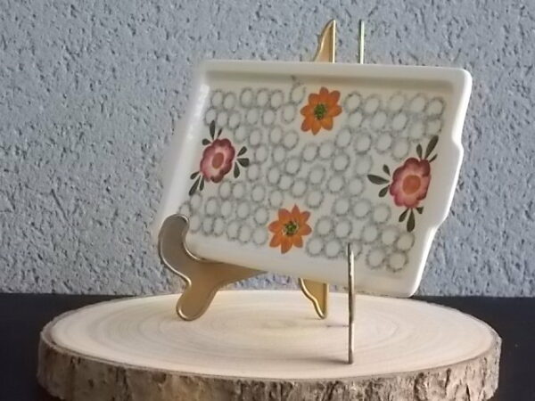 Petit plateau "Bénédicte", en faience Ivoire, à motif floral peint à la main. De la Manufacture de Sarreguemines
