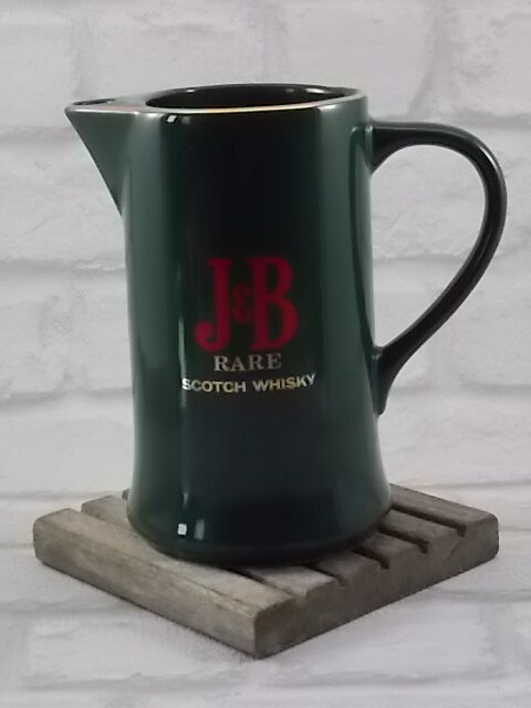Pichet "J&B" Rare Scotch Whisky, en céramique Verte. Forme d'inspiration Broc. Objet publicitaire