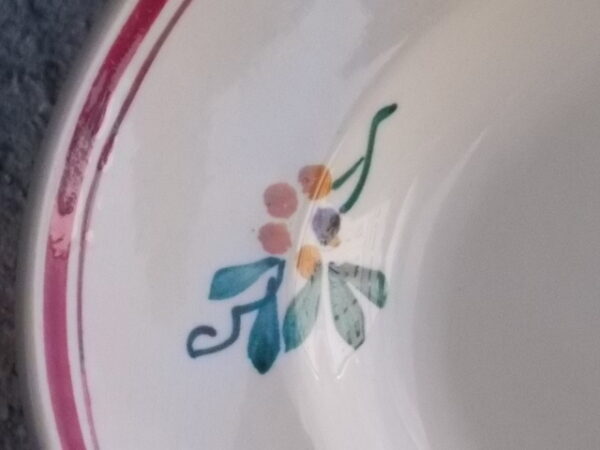 Plat Ovale "Dieppe", en faience Ivoire à motif floral peint à la main, et double liseré. De la Manufacture de Sarreguemines France.