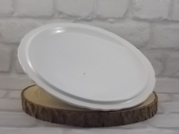Plat couvert sur socle "Chaillot", en faïence Blanche avec base plissé 3 plis . Décors floral et liseré en dorure. De la faïencerie Moulin des Loups Orchies