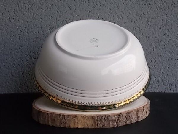 Plat couvert en semi - porcelaine Blanche à décors de frise Vert Emeraude à motif Epis de Mais en dorure. De la faïencerie Céranord