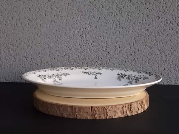 Plat creux "Modern Style", en Terre de Fer Blanche, à motif fleurie Gris. De la Faïencerie Sté Anonyme St Amand & Hamage