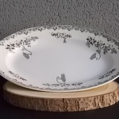 Plat creux "Modern Style", en Terre de Fer Blanche, à motif fleurie Gris. De la Faïencerie Sté Anonyme St Amand & Hamage