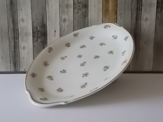 Plat de service ovale de D.R.B Limoges