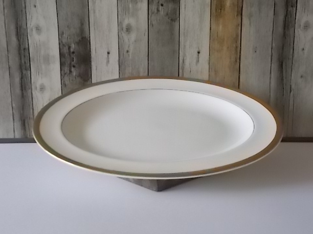 Plat de service « Royal Gold » de Royal Doulton