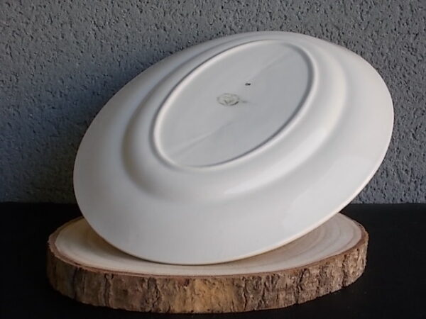 Plat ovale en semi - porcelaine Blanche à décors de frise Vert Emeraude à motif Epis de Mais en dorure. De la faïencerie Céranord