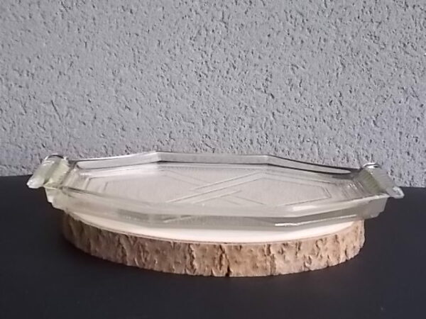Plateau Octogonal en verre trempé épais translucide moulé pressé. Motif graphique, bande anneaux entrelacés, poignées chenillées. Made in France