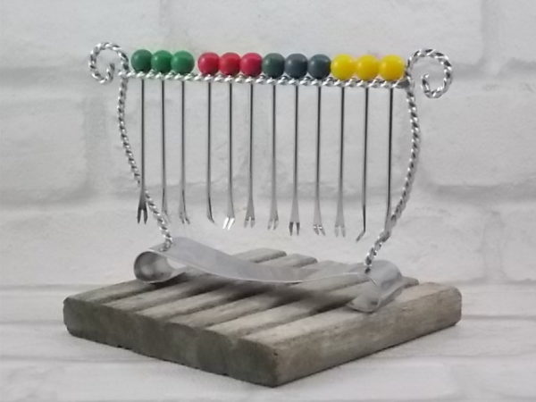 Porte piques en forme de "Lyre", en métal Chromé, munis de 12 piques fourchues