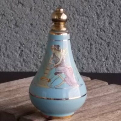 Pot à Huile parfumée, en céramique Bleu Ciel à motif peint à la main polychrome réhaussé de dorure. Forme Poire. De Bardaco. Made in Grèce