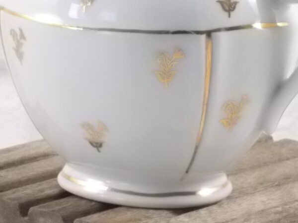 Pot à lait et Sucrier en porcelaine Blanche et motif floral en dorure. De C S L H. Barquet Limoges