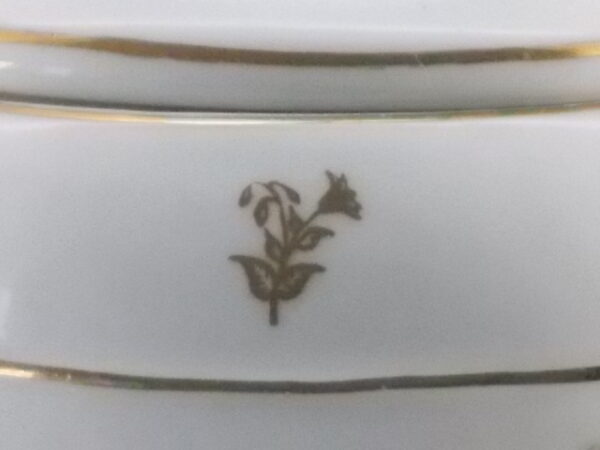 Pot à lait et Sucrier en porcelaine Blanche et motif floral en dorure. De C S L H. Barquet Limoges