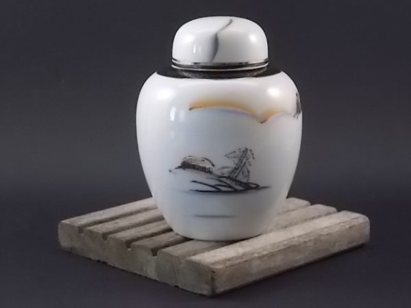 Pot à Gingembre, en porcelaine Blanche. Décors peint à la main, rehaussé par dorure. Provenance du Japon, NIPPON 1891/1921