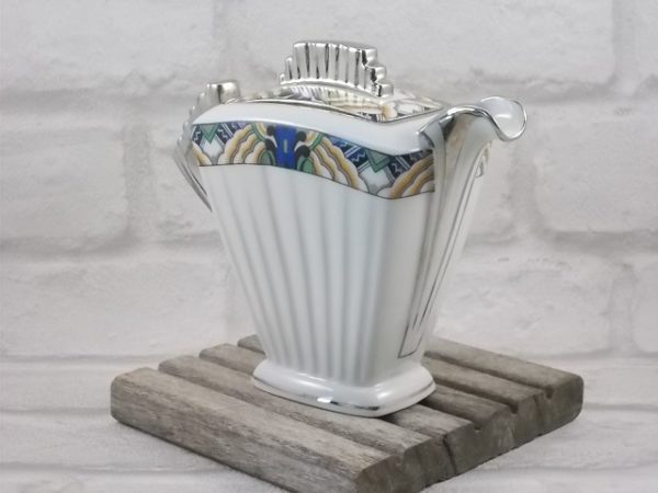 Pot à Lait "Éventail", en porcelaine Blanche. De style Art Déco avec galon et rehaussé en Platine; De D.R.B Limoges