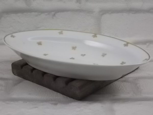 Ravier "Cenpor", en porcelaine dure Blanche et plumetis dorure. De la Centrale de porcelaine Limoges