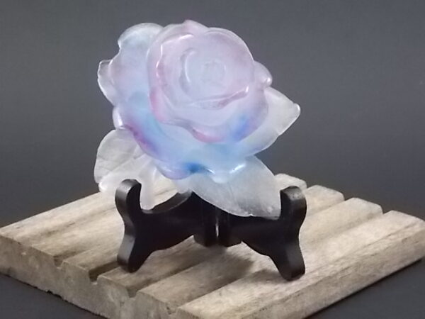 Rose à poser, en pate de Cristal tricolore. De la maison Daum France, depuis 1875.