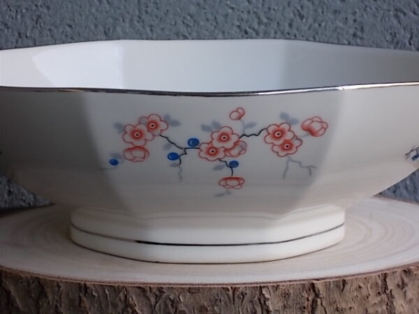 Saladier à Oreilles Octogonal sur socle, en porcelaine Blanche, à motif floral. Du décorateur Jean Boyer Limoges