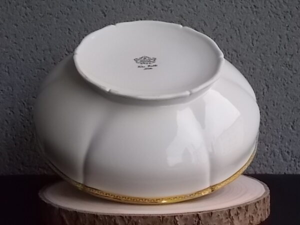 Saladier "Or" sur piédouche, en porcelaine Blanche, à bordure chantournée. Décors de frise en dorure. De l' Ancienne Fabrique Royale Limoges France.