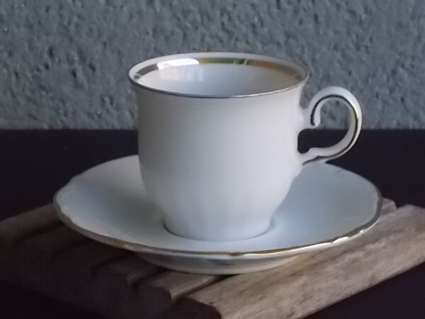 Service à café "Impérial", en porcelaine Blanche festonné, chantourné, et liseré en dorure. De la maison Winterling Bavaria