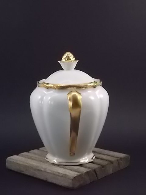 Sucrier "Or", en porcelaine Blanche et dorure de l'Ancienne fabrique Royale de Limoges France