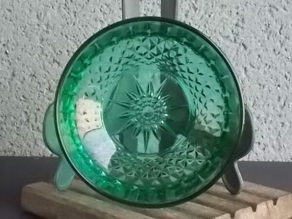 Sucrier couvert "Diamant", en verre trempé moulé pressé, teinté Vert Emeraude. De la marque Arcoroc. De la Verrerie Cristallerie d' Arques