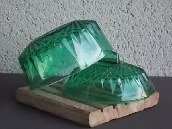 Sucrier couvert "Diamant", en verre trempé moulé pressé, teinté Vert Emeraude. De la marque Arcoroc. De la Verrerie Cristallerie d' Arques