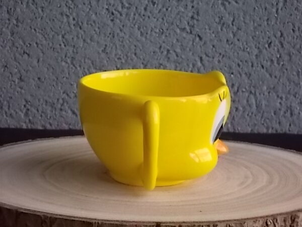 Tasse, en céramique Jaune, représentant le personnage de "Titi", de Warner Bros. Distribué par Tropico Diffusion