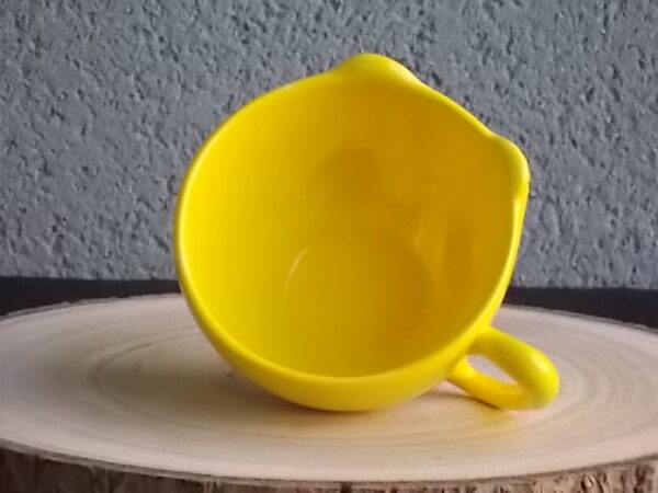 Tasse, en céramique Jaune, représentant le personnage de "Titi", de Warner Bros. Distribué par Tropico Diffusion